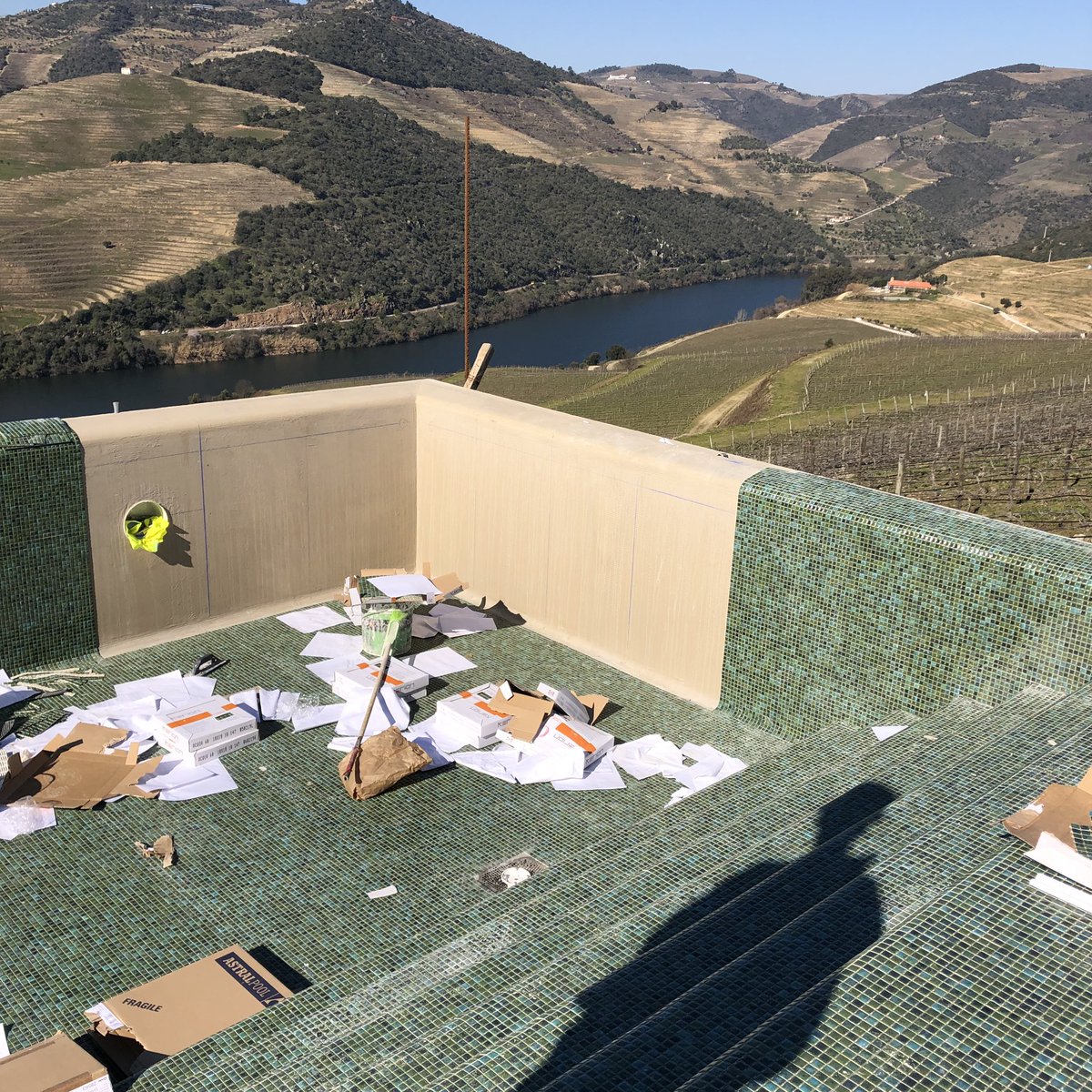 #Impermeabilização #aquastopnanoflex, colocação de pastilhas com #H40semlimites e betumação com #fugalitebio #kerakoll #greenbuilding