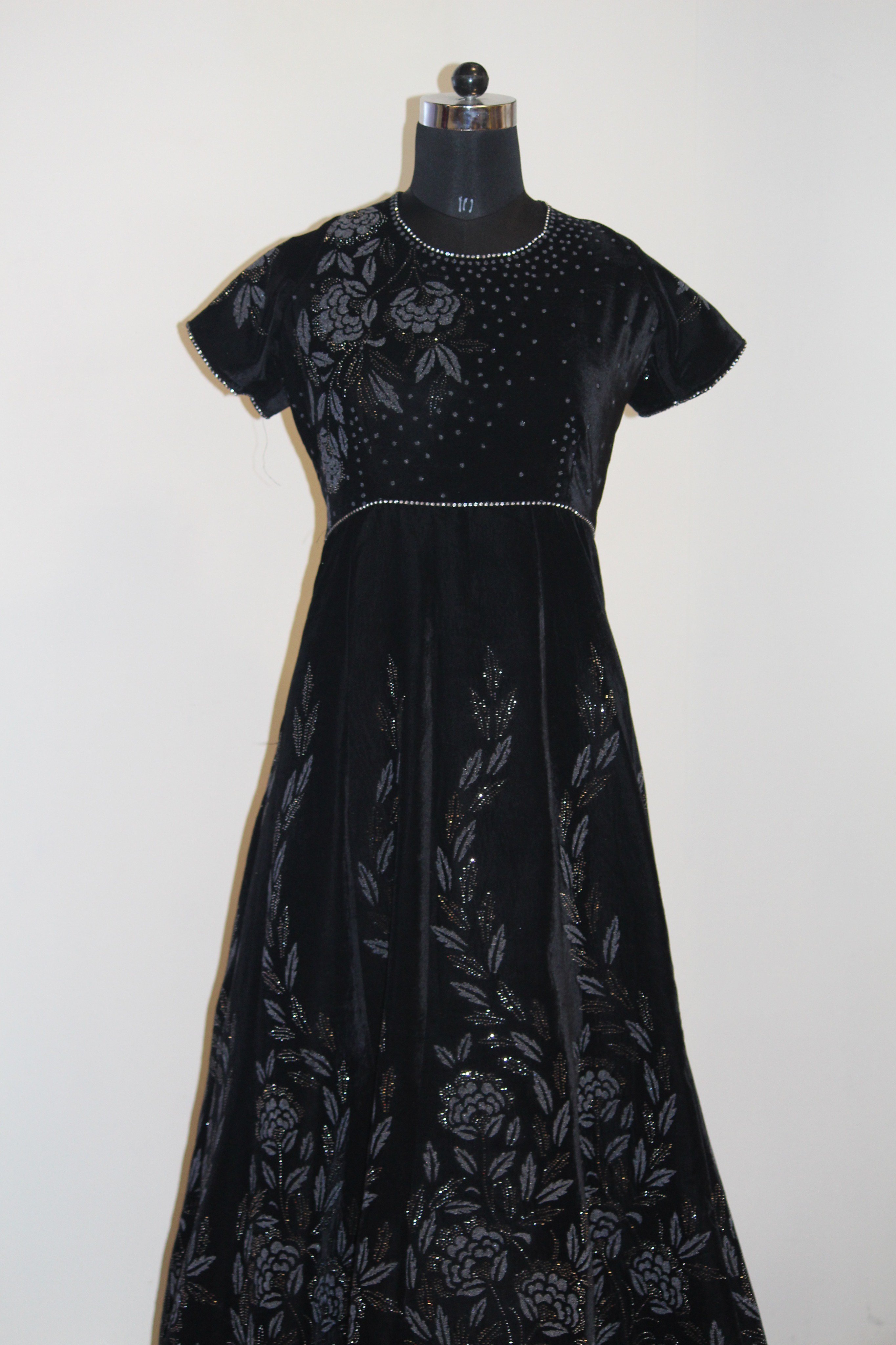 Fabloon Boutique on X Latest collection Black Western Frock party dresses for Girls and Women s. Western long frock party dresses stitch with Velvet fabric high neck with stonework western wear. weste...