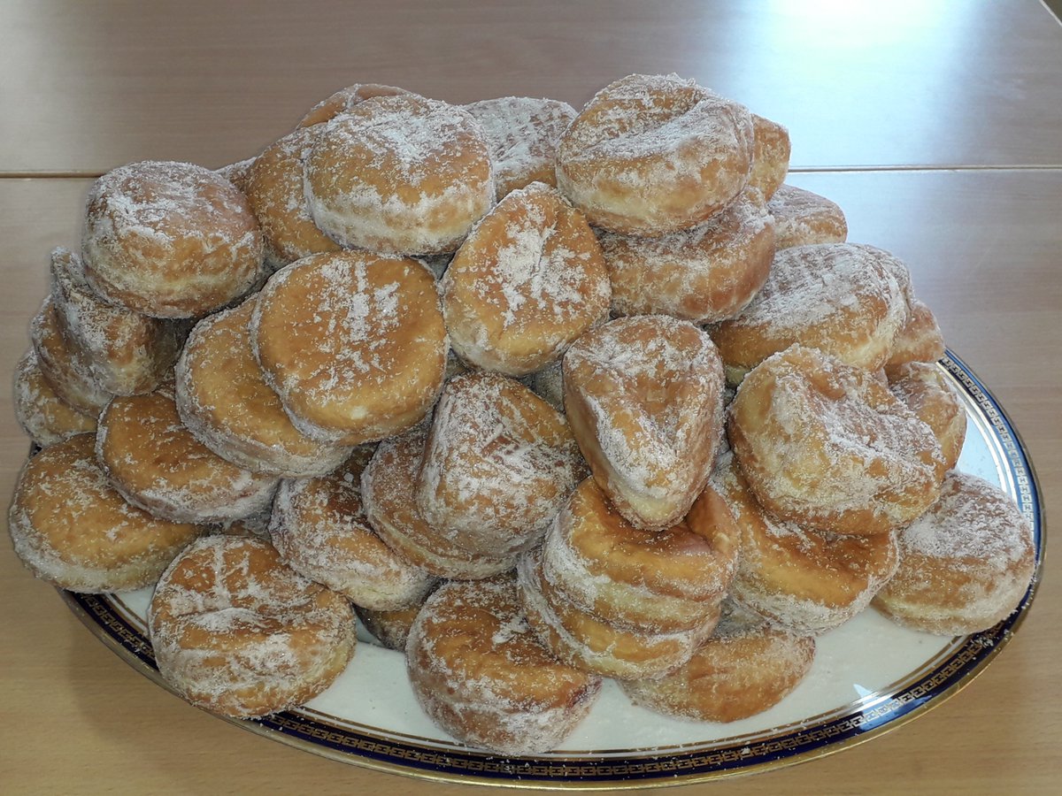 ClipshamHouse's tweet photo. After a busy half term, it is time to celebrate all of the fantastic efforts and achievements of the pupils in @ClipshamHouse. What better way to celebrate than with doughnuts at break time!
#welldone
#onlyoneeach https://t.co/kyKBRZ5Kwy