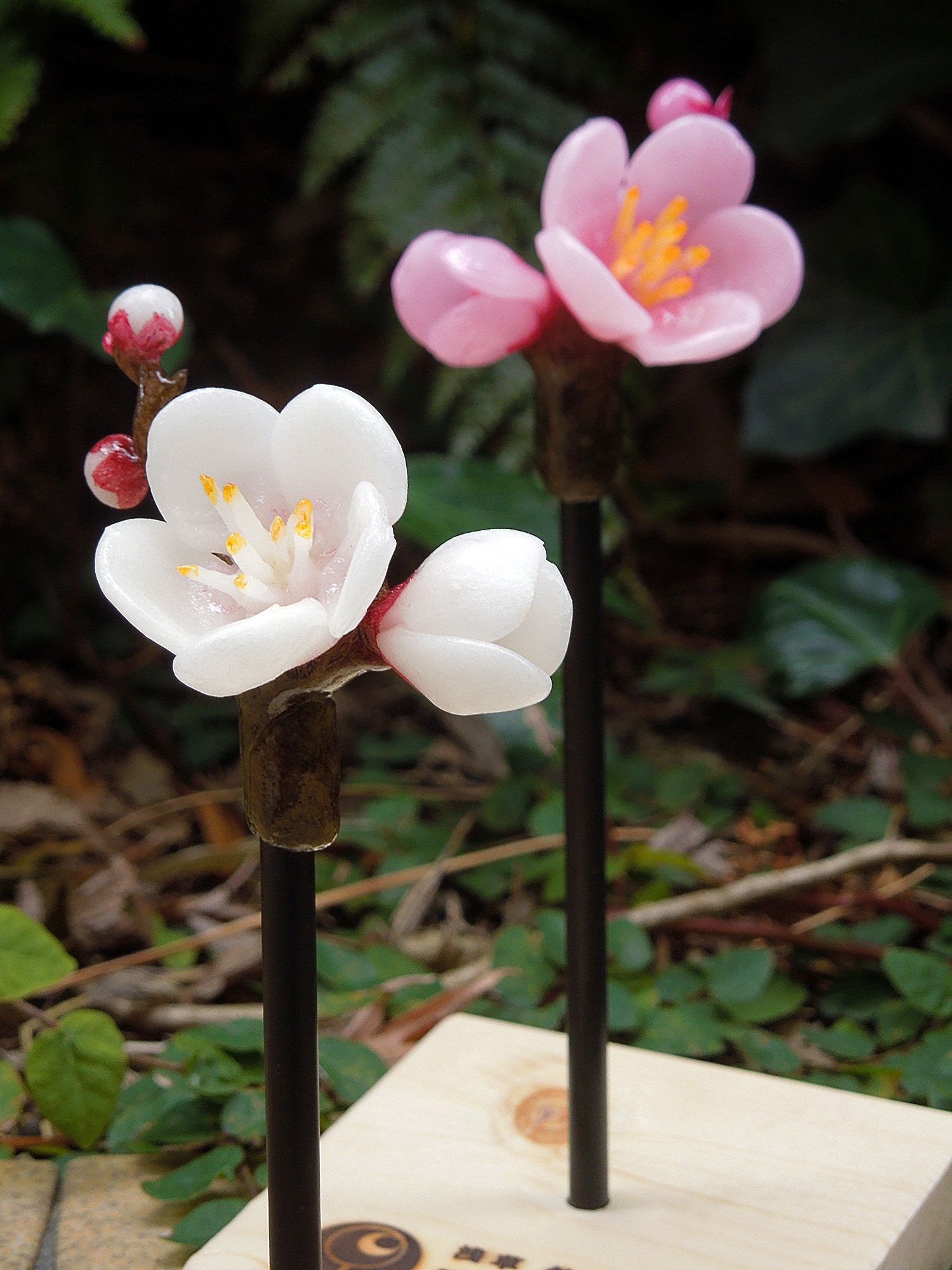 重厚☆飴細工のような花器 シリコン型を使って「ユリ」の花を作る。八重咲きの綺麗な百合の