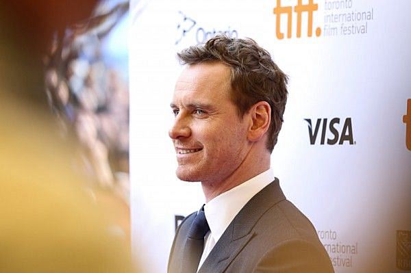 pyero33's tweet photo. #TIFF 2013 -Toronto International Film Festival,"12 years a slave" Premiere.Cold and warm contrasts, for Michael's photo shoot. Super beautiful and super nice. #TIFF2013 #Toronto #International #Film #Festival #Michaelfassbender #12AAS # #Premiere #Redcarpet #Colors 🧡💙❤️📸 https://t.co/k7KNFrmVvv