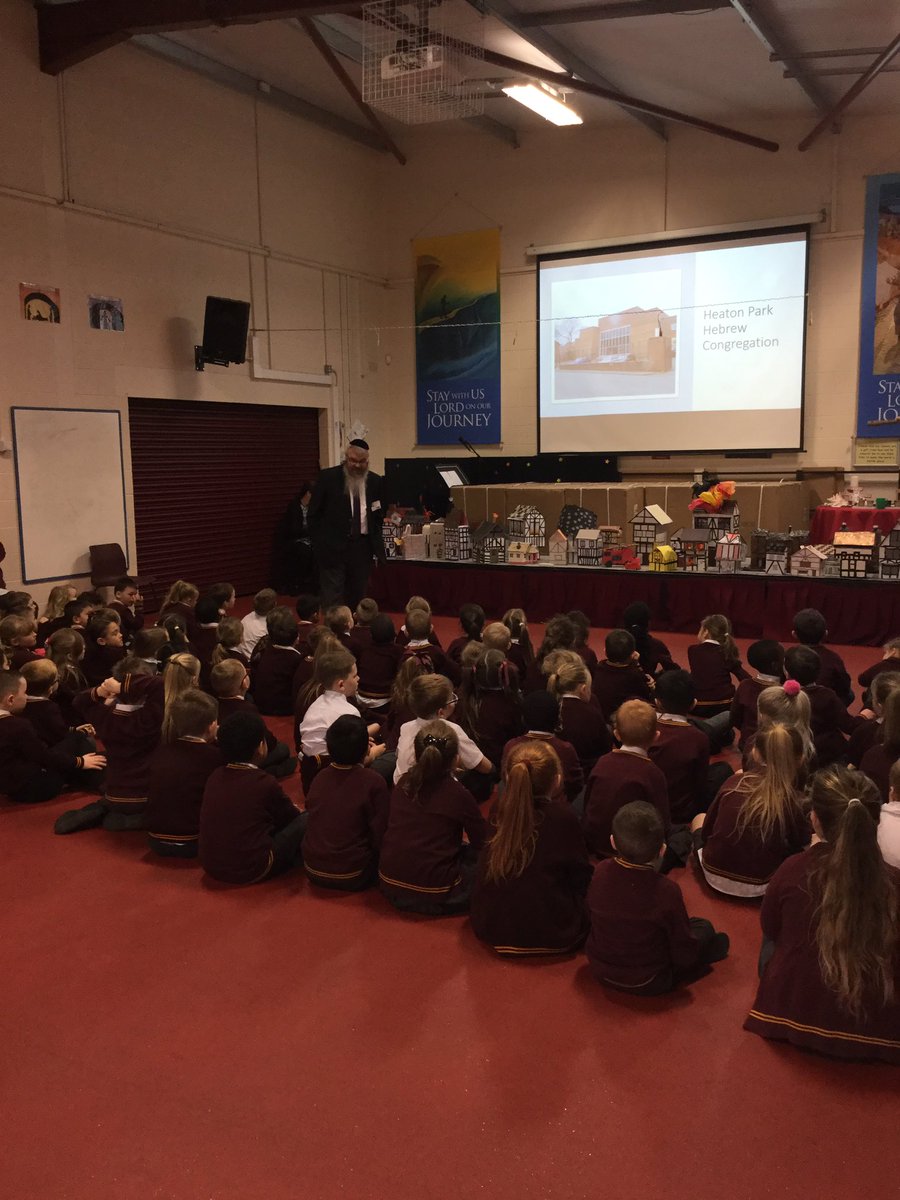 ssao_y2's tweet photo. Rabbi Daniel teaching the children about his faith Judaism https://t.co/8n1AI6yAcK