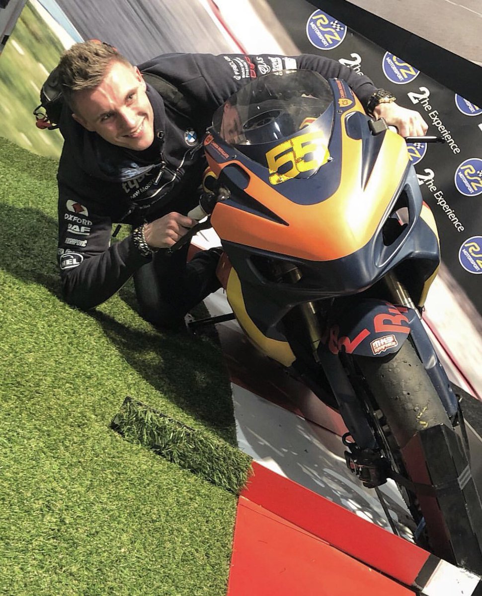 ZAC_motoren's tweet photo. Winnaars van dag 1 @DeMOTORbeurs zijn bekend!

RSZ Motorsport 5 Vrij Rijden sessies🏆:
S1000RREVERYDAY

2 The Experience training🏆:
Cheyenne Bos

Ook een van deze prijzen winnen? Kom langs in hal 10 stand en ga plat door de bocht📸

#rszmotorsport #2theexperience #motorbeurs https://t.co/VgIoULmdBZ