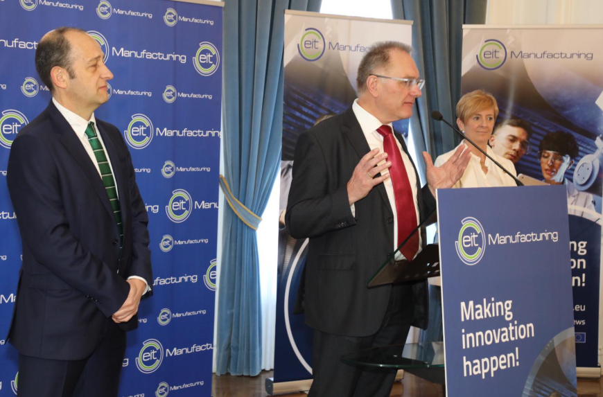 tecnalia's tweet photo. 🗣Klaus Beetz, CEO de @EITManufactur
‼El objetivo es hacer de Europa una referencia mundial de #Innovación en la fabricación y favorecer que las empresas adopten más rápida y eficientemente las nuevas #Tecnologías .
📍@SSTurismo de #SanSebastian
#H2020 #EITManuMatch https://t.co/GbYsdPAPuw