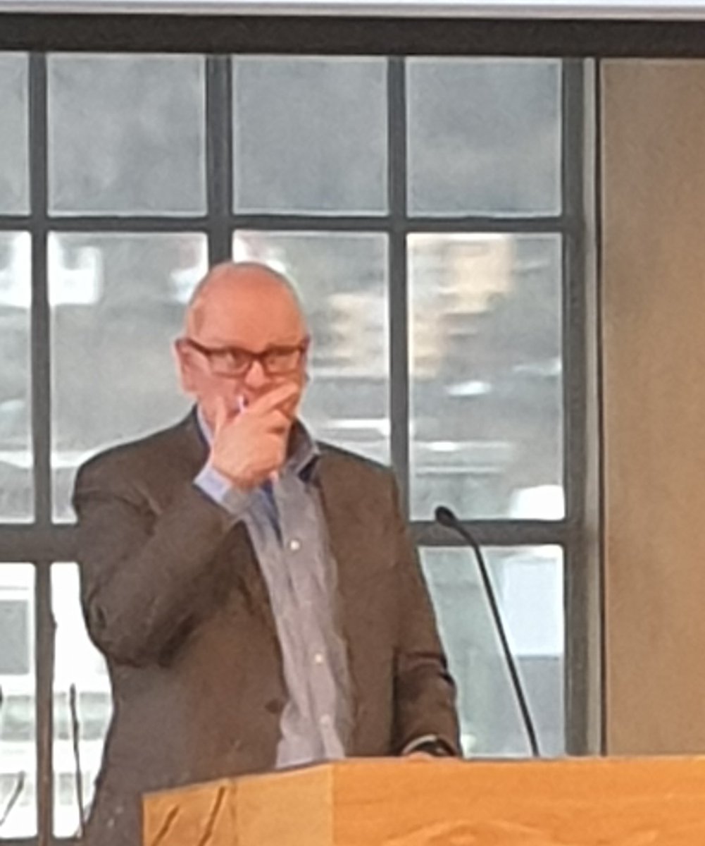 Kompetanseutvikling i off.sektor er ikke bare mastergrad til de som ikke har mastergrad. Men i høyeste grad også gjennom mobilitet innen egen organisasjon og nye oppgaver sier statens personaldirektør <a href="/GisleNorheim/">Gisle Norheim</a> <a href="/km_dep/">Kommunal- og distriktsdepartementet</a> på HR-dagen <a href="/UiB/">Universitetet i Bergen</a> Tiltredes!