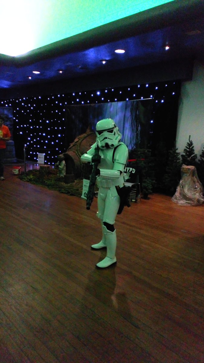 WillMcLeanVol's tweet photo. @supportchas and @capitalscificon “Cause” players showing how incredible shared interest volunteering can be. Doing something you love and raising vital funds to help CHAS reach every family. https://t.co/Neq3FwLhPz