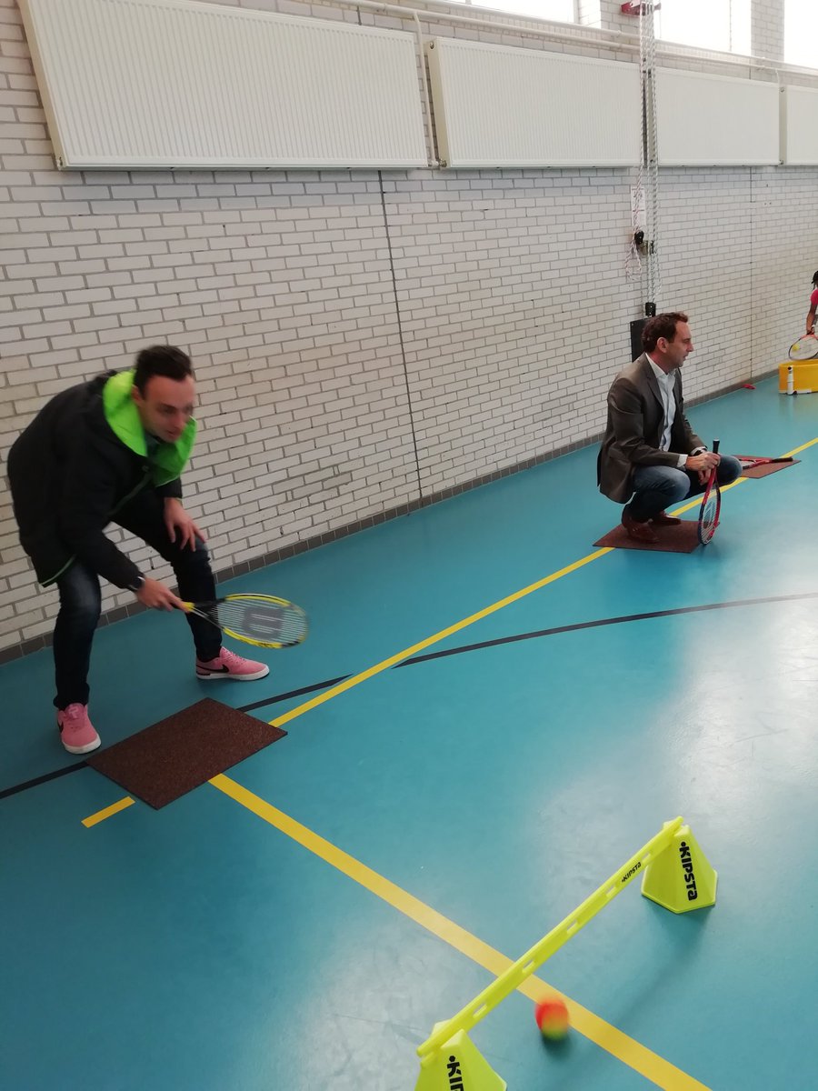 GerardBoekhoff's tweet photo. @jaaplodders ontdekt enthousiast het werk van het Team Sport van  @deschoor  Samen met oa @Buth_DeSchoor. Mooi werkbezoek over belang sport en verbinding in de stad. https://t.co/ufmE4pPViP