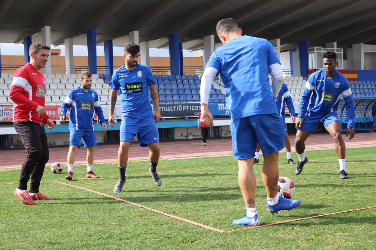 📸 | GALERÍA
Entrenamiento de hoy, celebrado en el estadio
#VamosMelilla