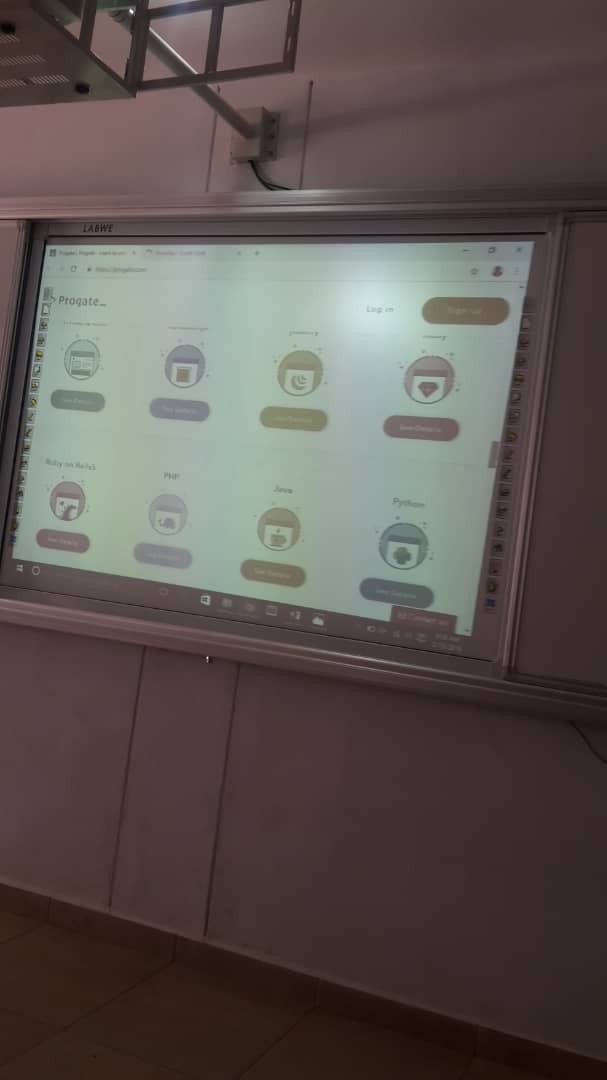kenessajr's tweet photo. #ProgateAUCAWorkshop today 🚀🎉. 
🌐 Fundamental of Web development.
💻learning how to code on @progate_en

#ProgateRwandaMeetup
#Progate https://t.co/v7nqnYWKrb