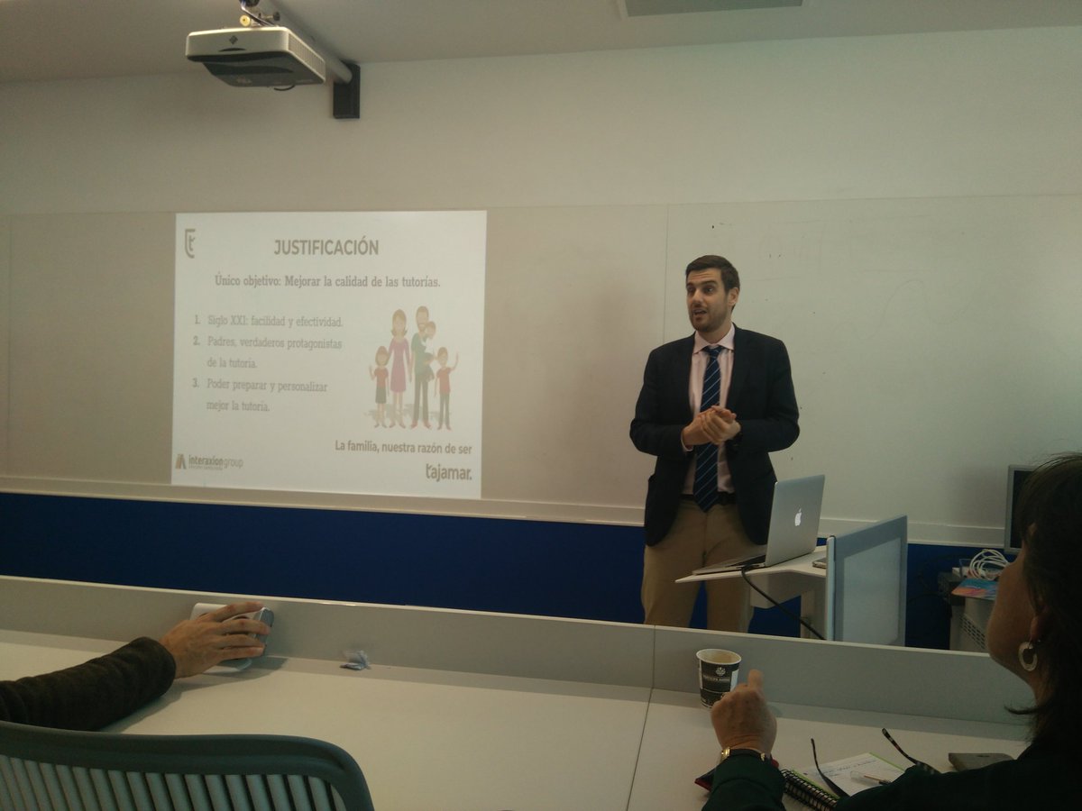 nachosanro's tweet photo. Escuchando a Eduardo Baura y @rickyacin reflexionando sobre cómo mejorar la tutoría con los padres para que sean eficaces. Gracias a @interaxiongroup por organizar estás jornadas y a @VillanuevaCU por acogernos. https://t.co/Y0kdVezr0z