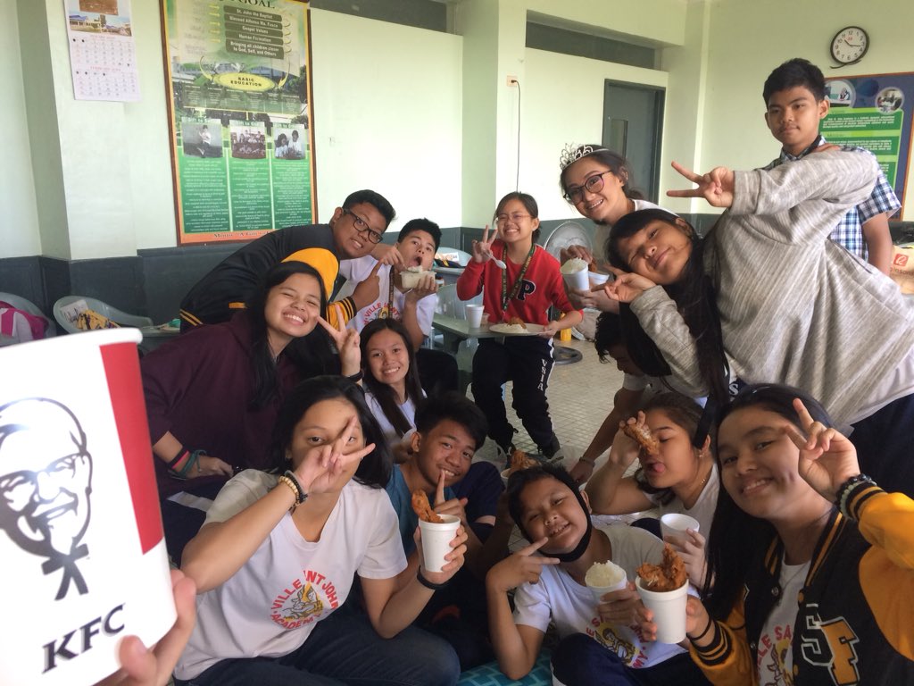 _jauvinalon's tweet photo. โ
KFC. So ano ng next??? My fave kasama sa pudtrip ๐๐ Thanks Cess! ๐ #FuscoDiaries #Pudtrip #Trops #Grateful https://t.co/znptY9b77q