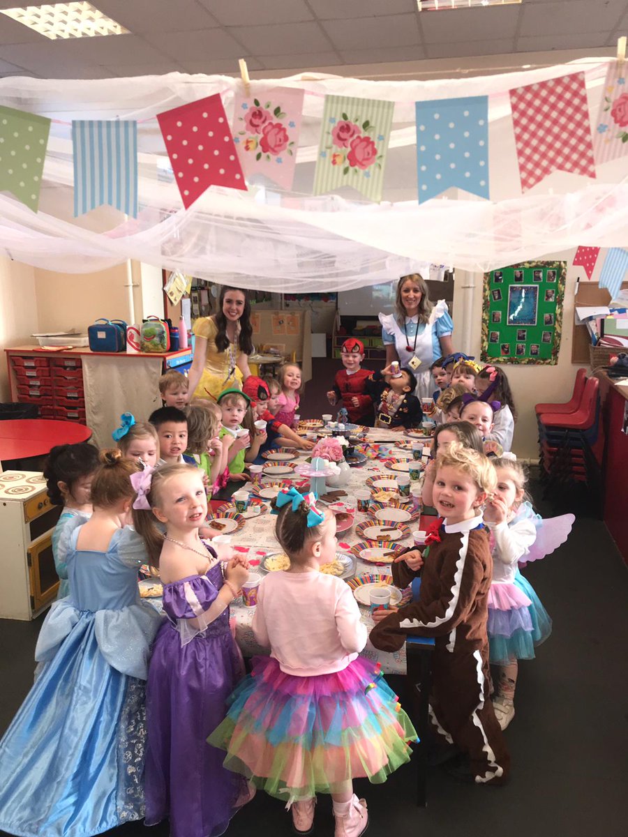 INACTIVEStAl's tweet photo. Nursery's Fairytale Tea Party @Talk4Writing #promotinglanguage #magicalexperience https://t.co/eZ9Gffxp7a