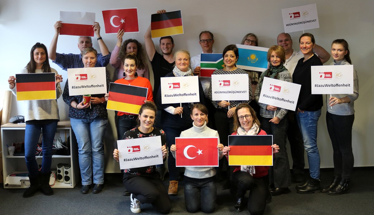 #JazuWeltoffenheit Eine tolle Aktion vom #DRV . Wir bekennen uns zu Weltoffenheit, Vielfalt und Toleranz. Reisen baut Brücken und verbindet Menschen. #oegertours
