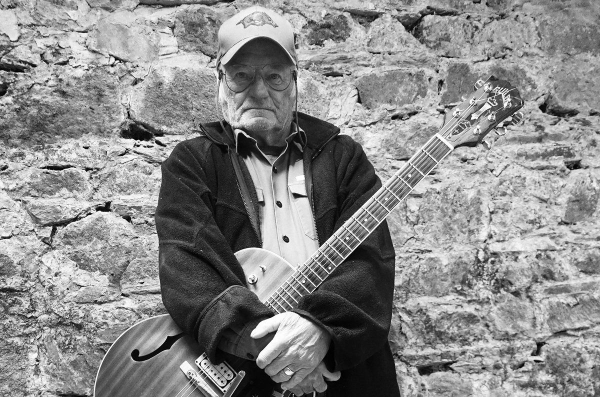 sohoradio's tweet image. 10 - 12pm // Music Channel: @MorningGlorySoh is live with @jamesendeacott and @RafRundell chatting to Michael Chapman @qualifiedsur, playing through his tracks, old and new, as well as a live performance later in the show.

Listen live at &amp;gt;&amp;gt;&amp;gt; sohoradiolondon.com/player/music.