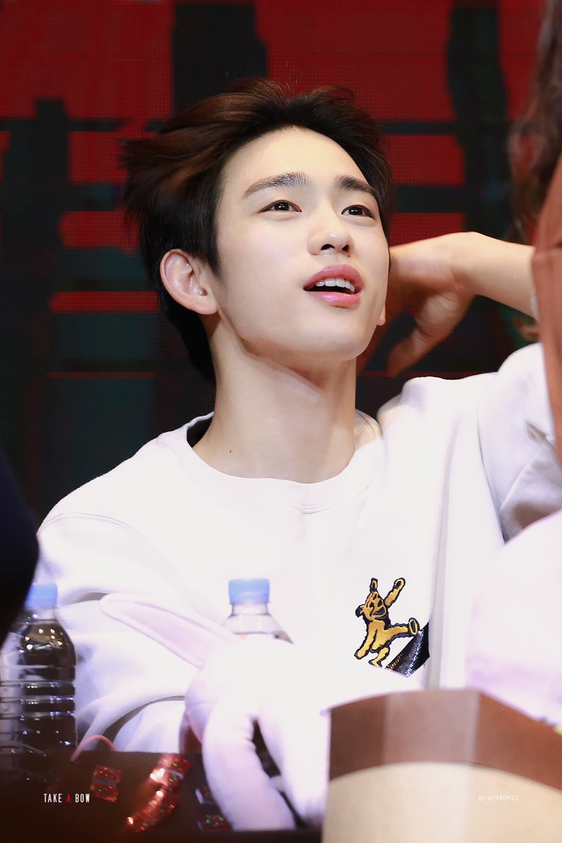 tab940922's tweet photo. 181216 여의도 팬싸인회 #진영 #GOT7 #갓세븐 #Jinyoung #이안 #ジニョン #朴珍榮 #사이코메트리그녀석 이마자랑 🍑🍑🍑😆🍑🍑🍑 https://t.co/eUBPhia7HD