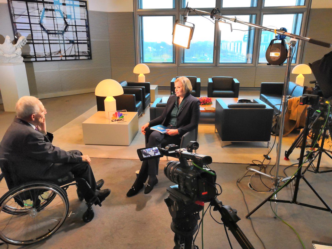 newscamera75's tweet photo. Interview for @CNBC with @AnnetteCNBC and @juliannefunk #jibjob https://t.co/ZxeAaDew5i https://t.co/Dgg6cc1KZm