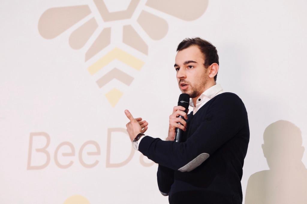 Epitech's tweet photo. Enfin, on conclut avec les étudiants d’@EpitechToulouse qui nous présentent leur solution complète au service des apiculteurs 🐝 🍯 Ce projet #AgTech est un outil de gestion et de suivi d’exploitation pour des ruches #connectées &amp; intelligentes ! #EpitechXP2019 https://t.co/NccEOWeNFx