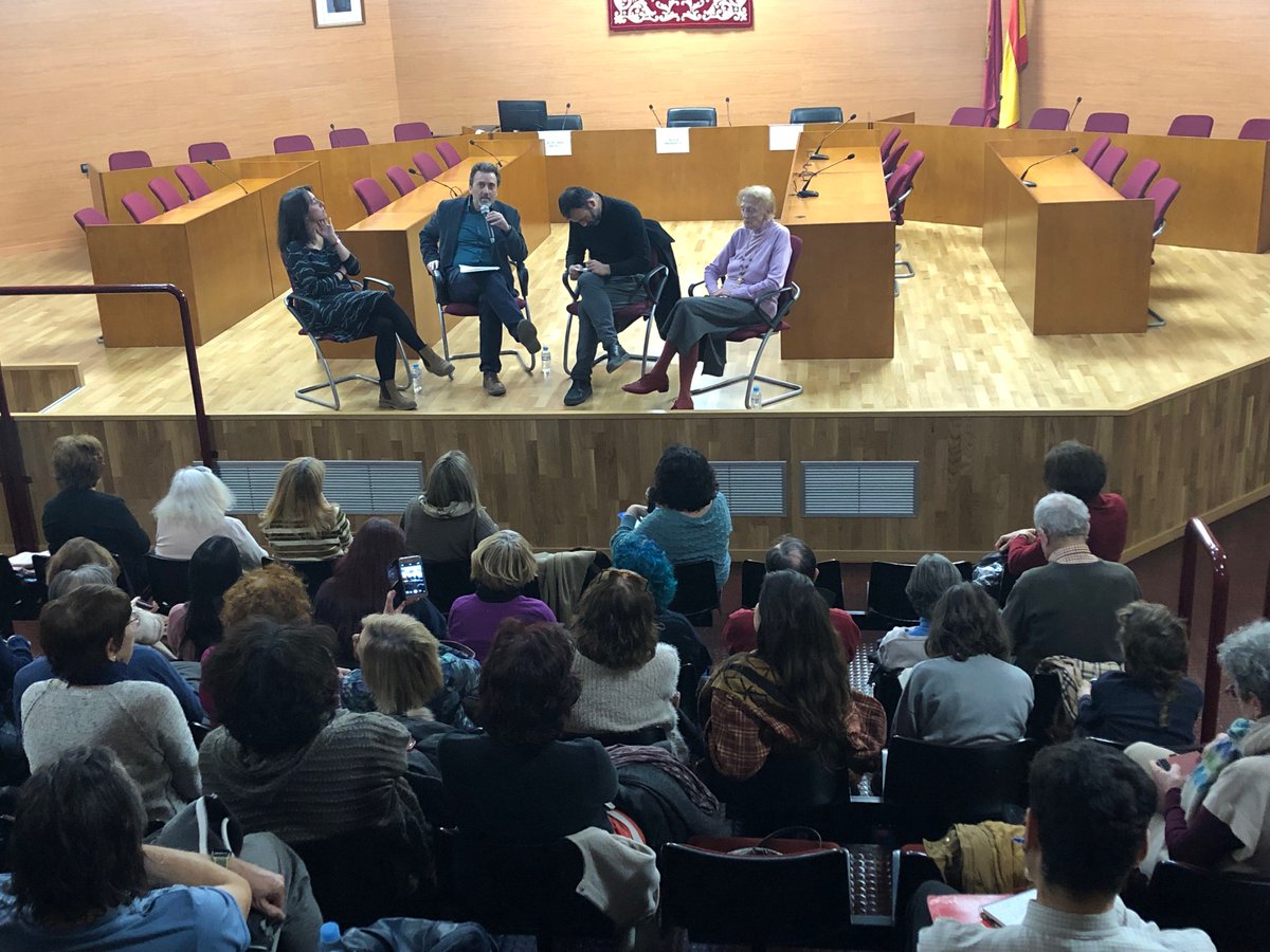 JMDChamartin's tweet photo. Ayer en #ForosLocales #Chamartín estuvieron de estreno y presentaron su vídeo documental.
Si quieres conocerles y saber en qué temas trabajan o para qué sirven los Foros Locales no te pierdas el vídeo https://t.co/Q8Qrel4kE4 https://t.co/A1siTPnsTs