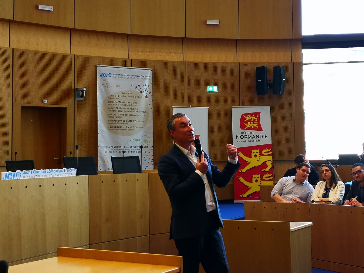 Nicolas_CREPIN's tweet photo. "Peut-être j'échouerai un jour mais je n'ai pas pas peur d'échouer. J'aime entreprendre et ne m'amuse que si je le fais collectivement." Jean-Louis Louvel, PDG @GroupePGS. #conference des présidents de la @JCE_France #Propulse #SengagerEnsemble #LeadersCitoyens #JeunesEtEngagés https://t.co/GLpM6c1vX4
