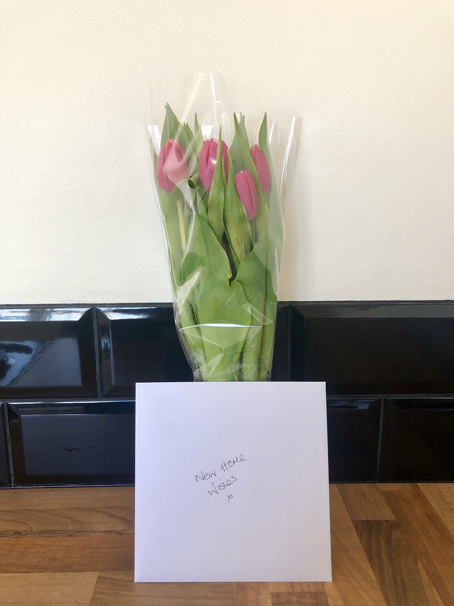 View2Rent's tweet photo. Happy Friday, Happy New Home x🏠💐 #NewHome #view2rent #Porthcawl #HappyFriday #itsthelittlethings https://t.co/425VfAi7hC
