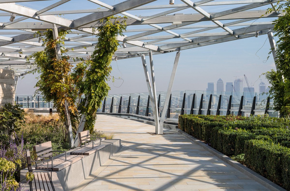 thecityofldn's tweet photo. The City of London's largest #rooftop public space launched today! Enjoy spectacular 360 views of London, 15-storeys up at 'The Garden at 120'. Mon-Fri 10am-6.30pm and until 5pm on weekends. Visit https://t.co/XhEgaeQy3J #roofgarden #viewsoflondon #skyline #city https://t.co/5yCKAIxoer