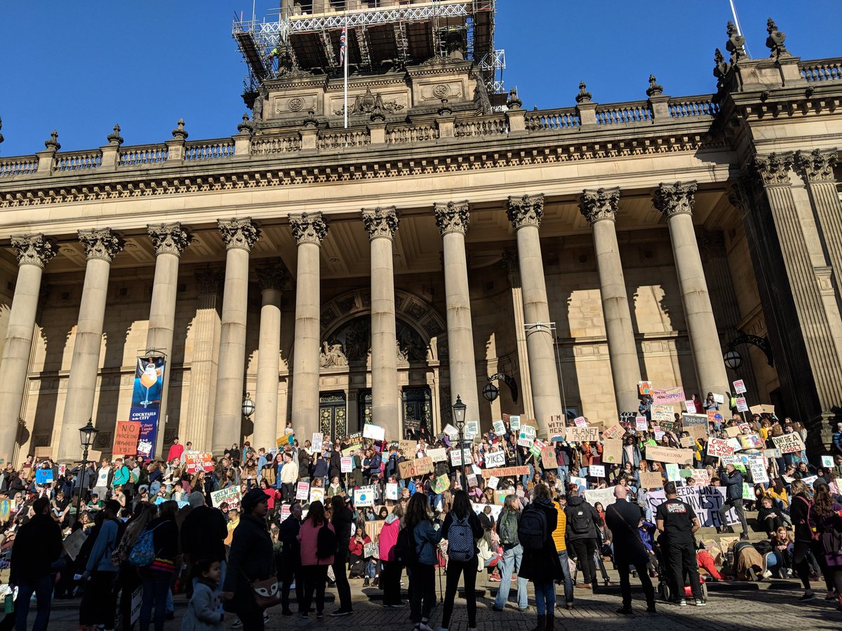 MelanieFlynn88's tweet photo. We're at the #YouthStrike4Climate today @LeedsTownHall amazzzzzzziinngg to see so many young people engaged! Come ask us your #climatequestions ✌️🌍#climatestrike #climateleeds https://t.co/hbqJVzLszY