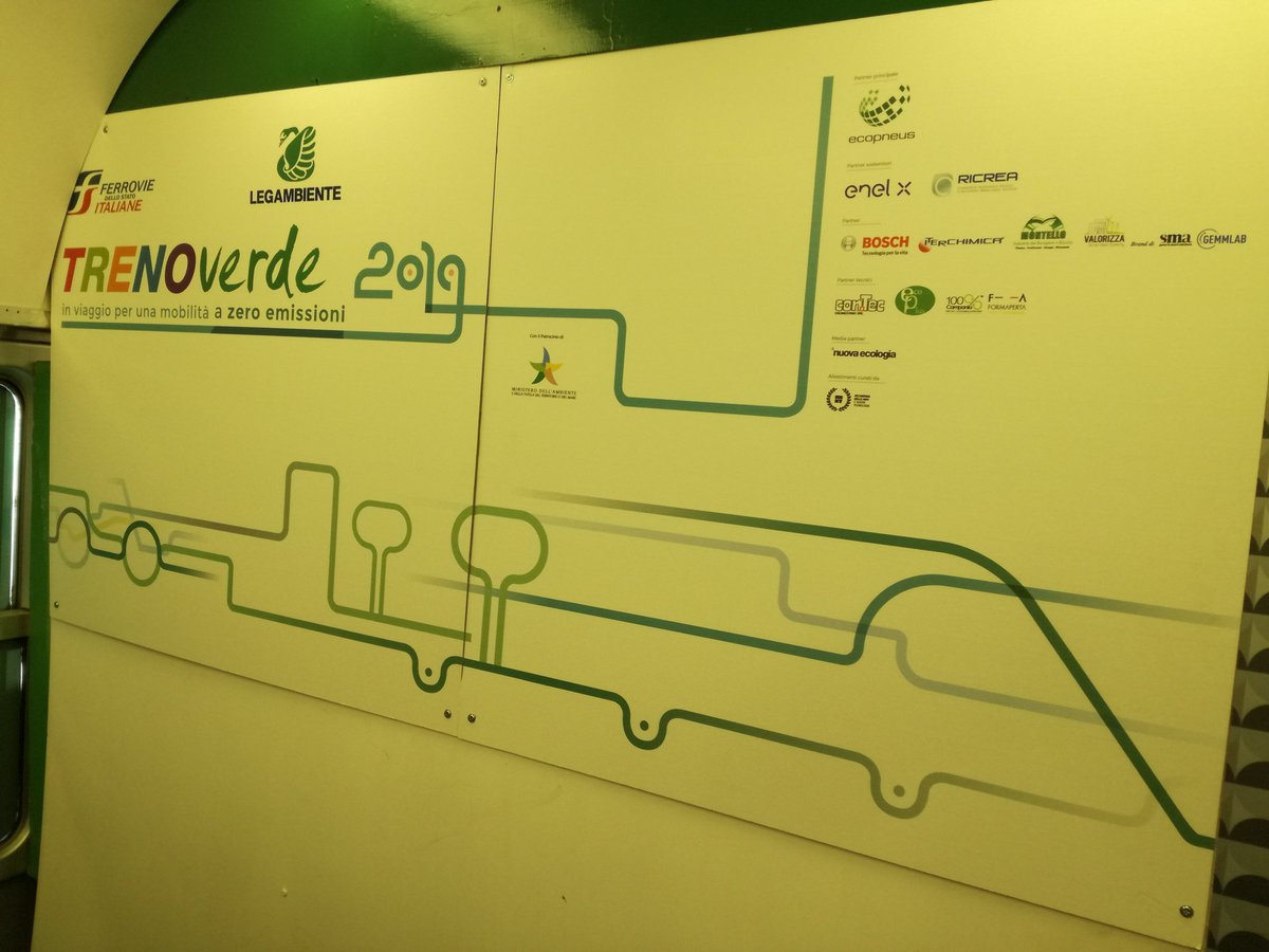 fsitaliane's tweet image. Nella 3° e 4°carrozza sarà presentata l'importanza del riciclo e dello #sharingmobility. Come ogni anno saranno ospitate conferenze, dibattiti e laboratori per riflettere sulle buone pratiche di condivisione della #mobilità. #TrenoVerde #15Febbraio