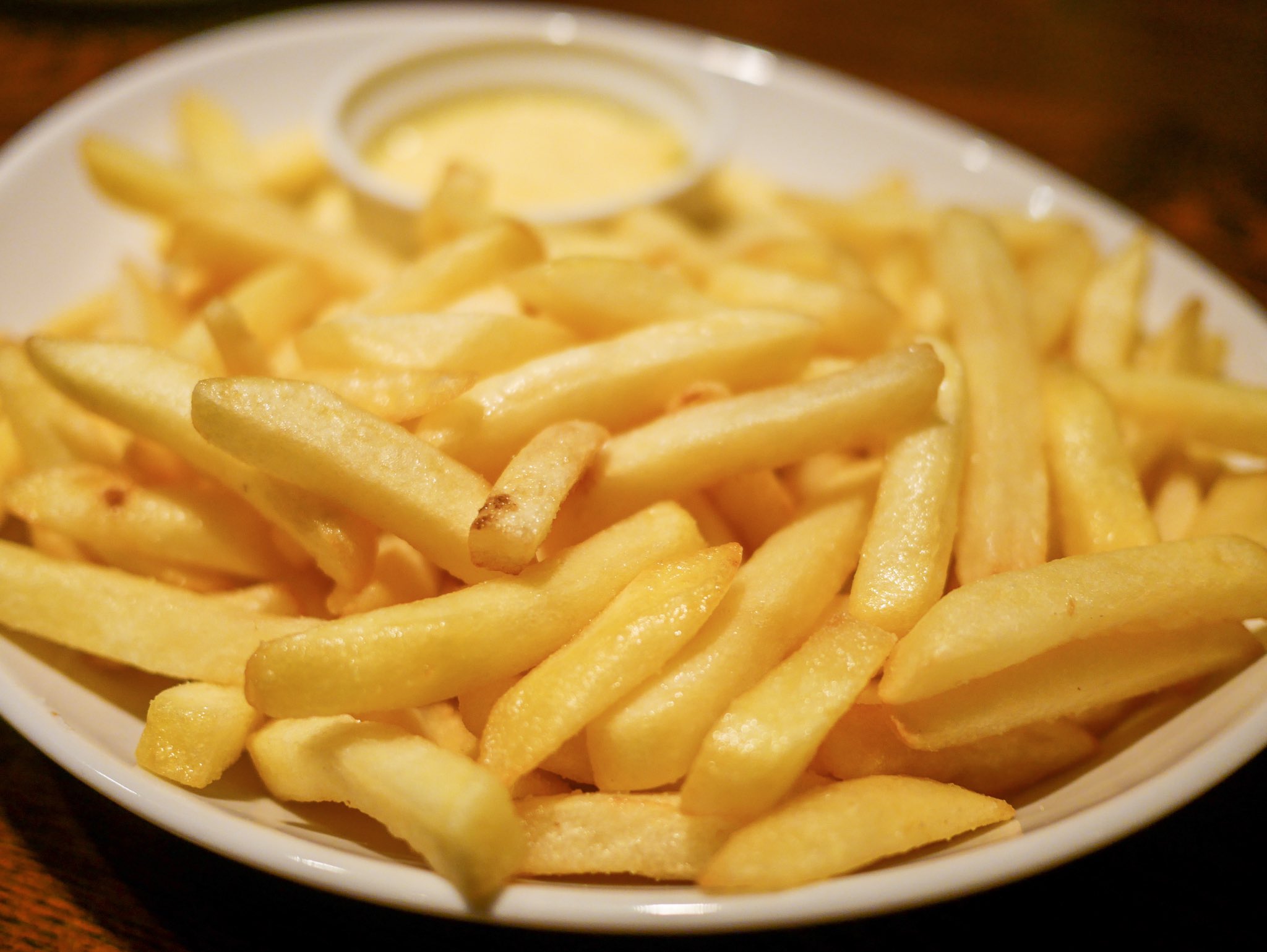 神楽坂ごはん 19年から続くベルギービールの専門店 ブラッセルズ神楽坂 4種類の樽生ベルギー ビールが楽しめるこちら 会社から近いのでよく利用しています 食べ物も美味しいものが多く 特に自家製マヨネーズをつけて食べるフリッツは絶品です