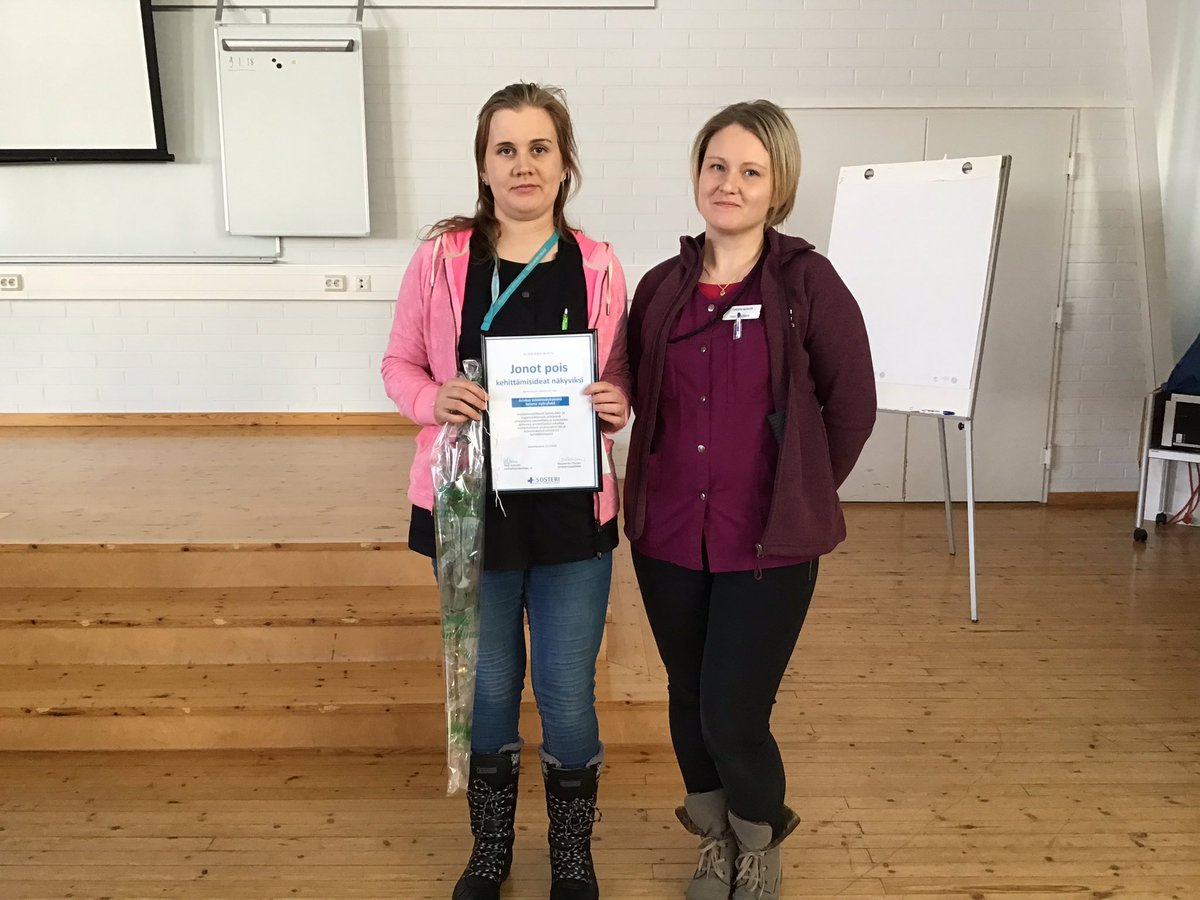 SosteriFI's tweet image. Tänään prosessimessujen yhteydessä palkittiin taas Sosterin henkilökuntaa kehittämistoimista. Palkinnon sai moniammatillinen ”asiakas toimintakykyisenä kotona” työryhmä: kotikuntoutuksen aktivoivan arviointijakson kehittämisestä. 🌹🤗#prosessimessut #jonotpois #sosteri