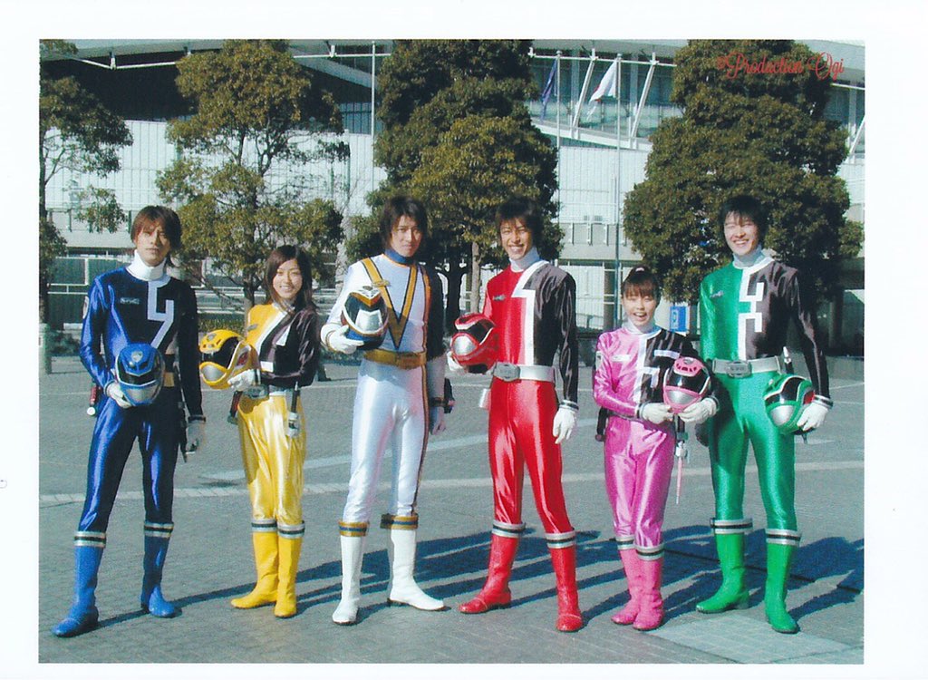 BANDAI 特捜戦隊デカレンジャー衣装&菊地美香さんのサイン入りポスター BANDAI 特捜戦隊デカレンジャー衣装&菊地美香さんのサイン入り