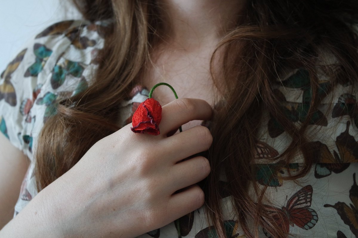 #FridayMotivation - Have a rough #ValentinesDay ? Brighten up the day after with these 38 New Versions of Roses are red, Violets are Blue. Some of them even make a great breakup text. Read the post here: luvdaily.co/blog/roses-are… #luvdaily #FridayFeeling