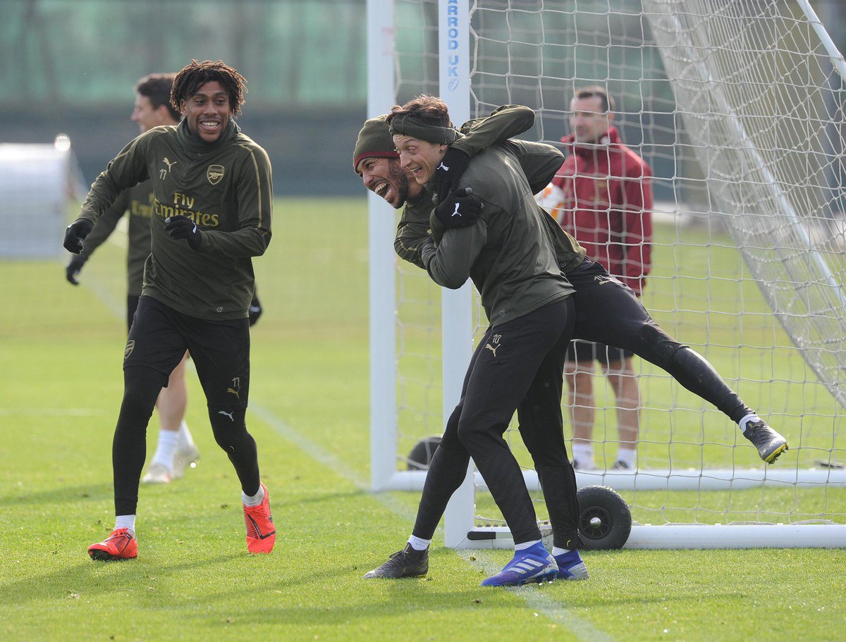 WeahsCousin's tweet image. 'Arsenal' (adjective) - to have an enjoyable experience without necessarily achieving anything or taking the task seriously.

E.g: Man goes to work, has a laugh but doesn't do anything.

 "How was work love?"

"Not bad, a bit Arsenal really"