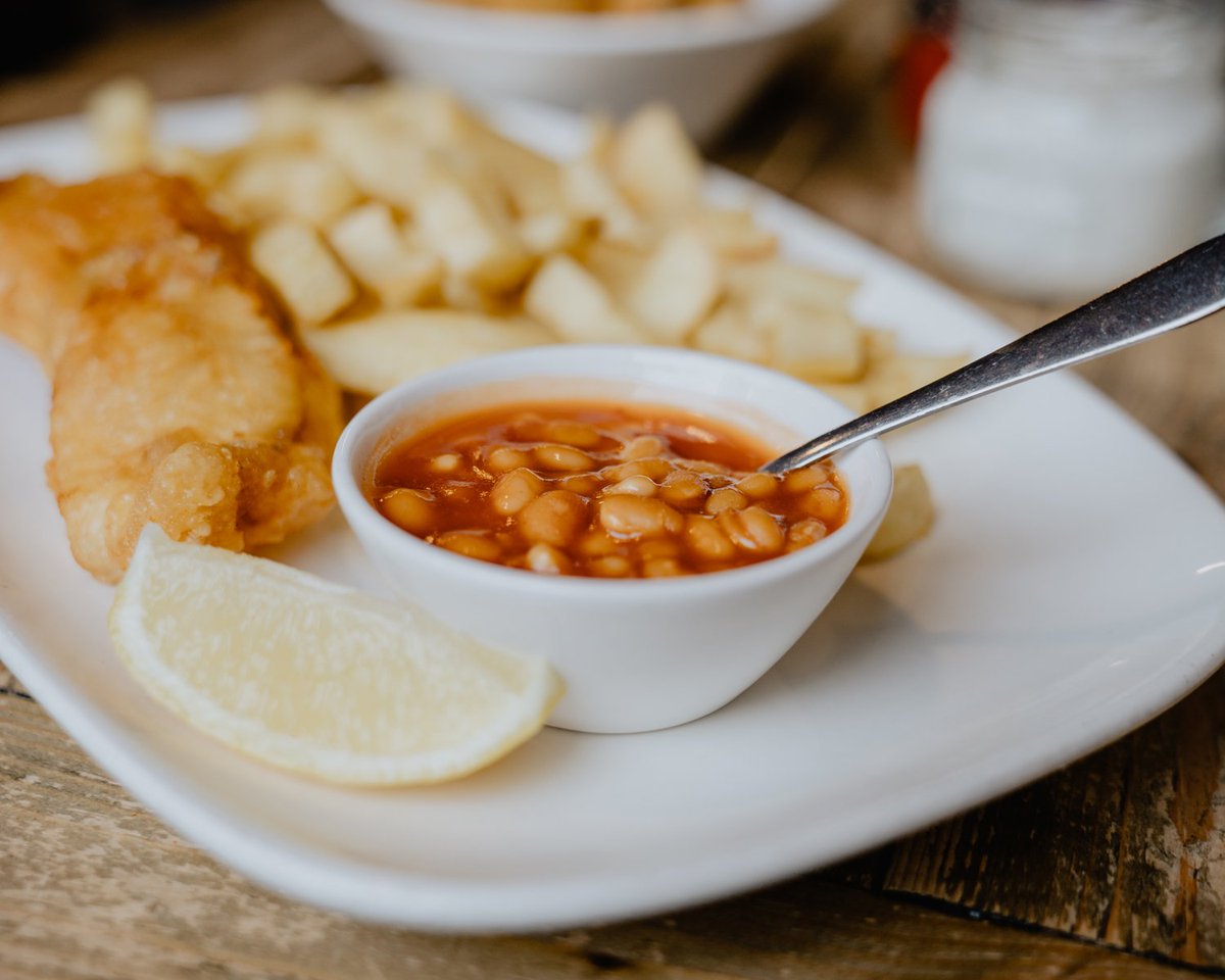 wtf_chippy's tweet image. Keeping it simple this fish Friday. 

#fishandchips #chippy #fish #chips #fishandchipshop #londonfoodies #delicious #hammersmith #chiswick #finedining #fishfriday #foodbloggers #londonfoodbloggers #wheretoeat
