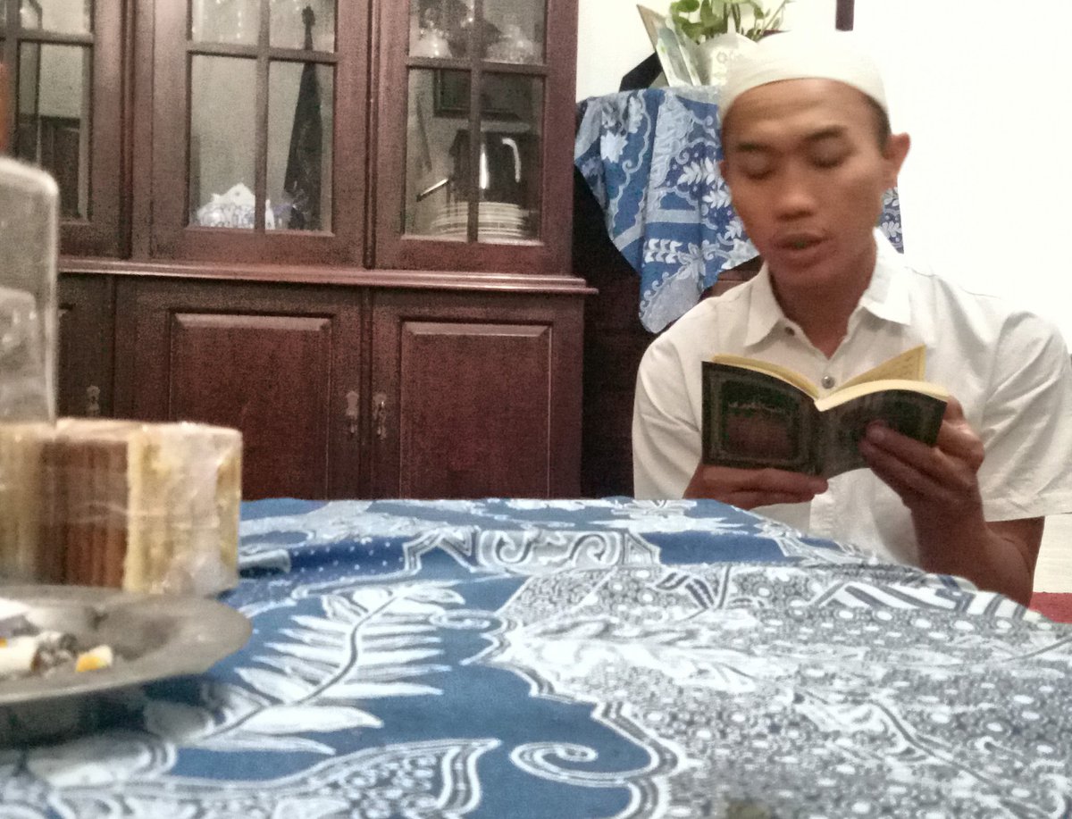 Sandal_g7's tweet photo. Pembacaan Rotib Kubro Rutinan Malam Sabtu Personel Sandal Gapit di nDalem Wetan ๐๐
#RotibKubro
#Rotiban
#Pekalongan https://t.co/IhR9cqCSs4