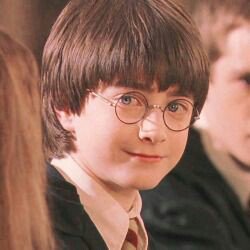 mookmickx2's tweet image. ชอบแฮร์รี่ตอนเด็กจริงๆนะ ตัวเล็กๆ แก้มกลมๆ เลือดโชตะพี่มันพุ่งพล่านไปหมด อยากทัช อยากบีบ อยากตี อยากปั้นเป็นก้อนและกินเข้าไป ยิ่งใส่เสื้อตัวโคล่งมันทำให้พี่อดใจไม่ไหวจริงๆ