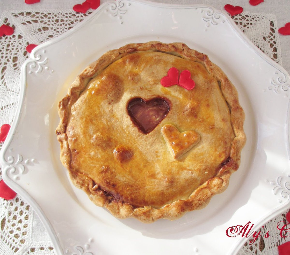 Tarta de mermelada de fresas con chocolate blanco. 
Esta tarta es una de las que hice para San Valentín.
alyscakes.blogspot.com/2019/02/tarta-…
<a href="/vermustpetroni/">Vermú St. Petroni</a> #petroni #sanvalentin #14febrero #fresas #chocolate #alyscakes #alyscakesblogspot