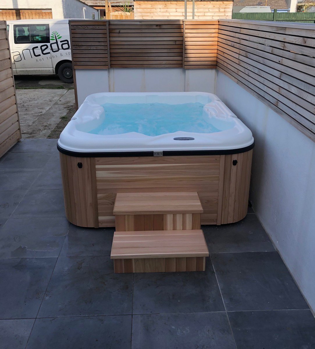 Urbancedar's tweet photo. Lovely installation this week in a courtyard garden in Bude, Devon of our 5 seater Sport Square Base Hot Tub
#urbancedar #hottubs #cedartubs #hottubsdevon #visitdevon #devon #bude #holidayhome #squaretubs https://t.co/8HBmmXlCRy