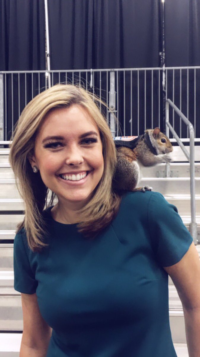 Living my best life with @TwiggysInc the waterskiing squirrel at this year’s <a href="/IndySportShow/">Renfro Productions</a>!