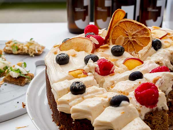 VirtuousBread's tweet image. With #RealBreadWeek fast approaching (23rd Feb - 3rd March), re-read this @foodepedia article which was published last year which features &apos;Perfecting Sourdough&apos; - the book by @VirtuousBread founder Jane Mason! foodepedia.co.uk/articles/2018/… #bread #learnhowtobakebread #baking