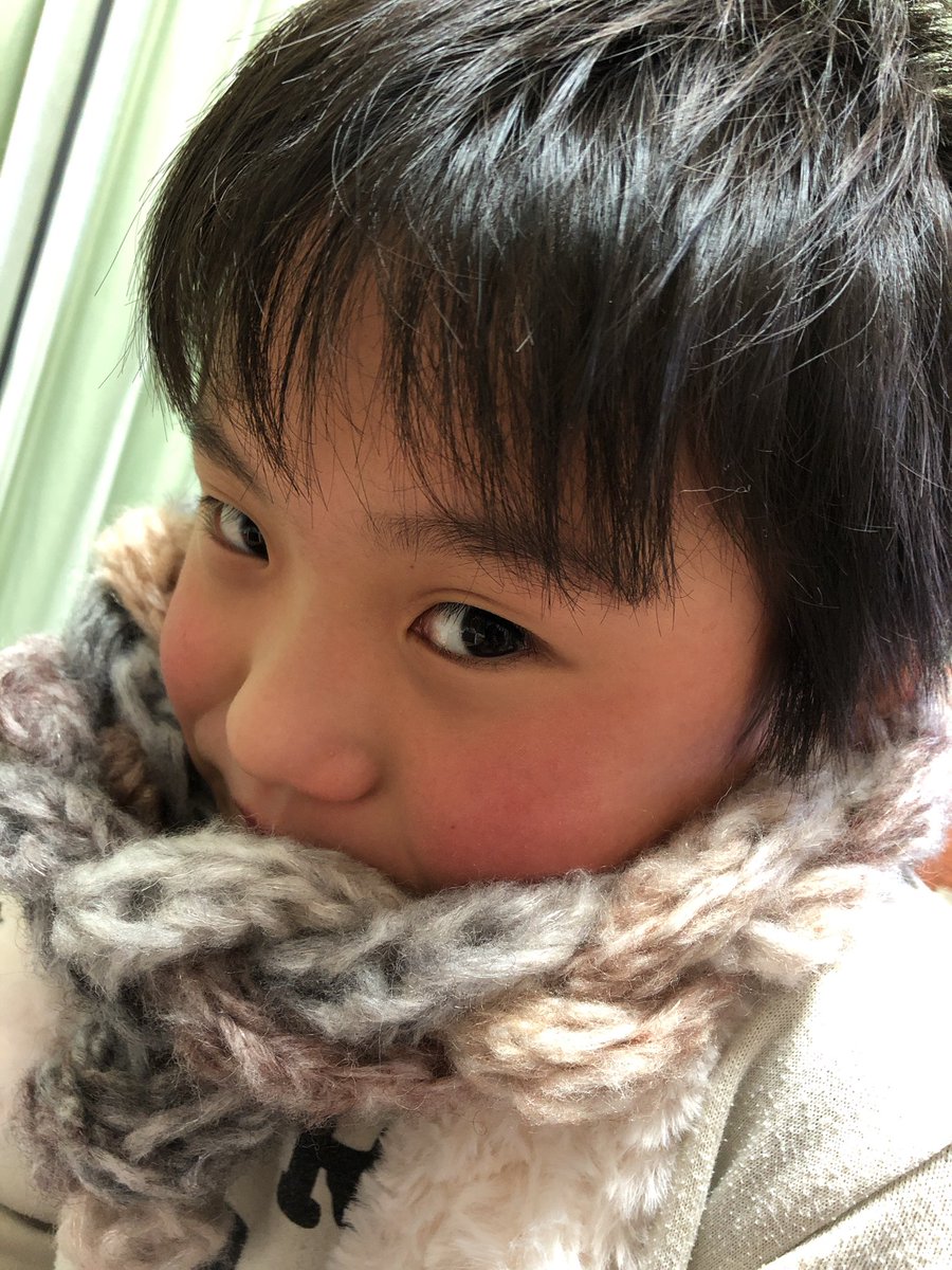 officeniu's tweet photo. 指編みマフラーつくったよ https://t.co/q7kMLZsfxJ