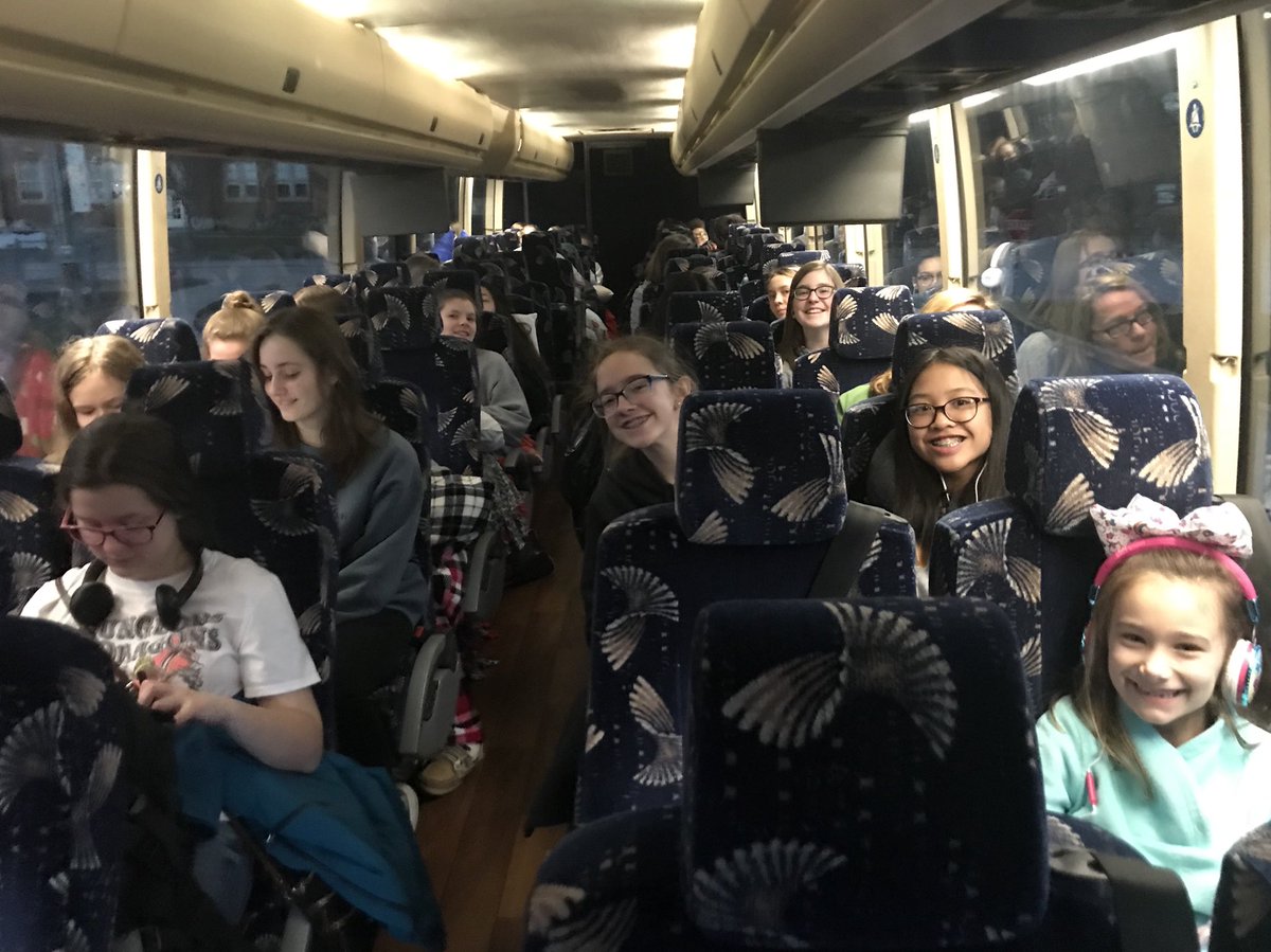 abbpierce14's tweet image. Headed to D.C. with 300 eighth graders 🇺🇸❤️ @Noe_JCPS @buckj25 @JackieRaque1024 #loveourkids #teachingoutsidetheclassroom