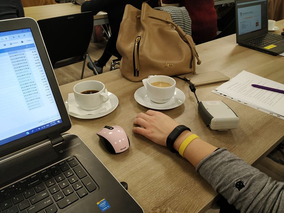 ICARUSEU2020's tweet photo. #ICARUSEU2020 Winter Sensor Campaign in #Athens, the point of view of participant: "You, I and the sensor...#ICARUSEU2020 #AthensCampaigninprogress #personalexposure #nowherewithoutourSensors" https://t.co/ErSJpG2oI6