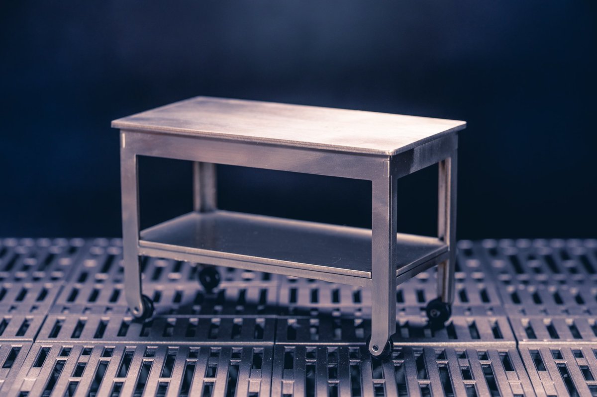 hotkenobi's tweet photo. この写真に使っているテーブルは @NOVA_Darkside さんからいただいた1/12METAL DESK。工具も付属していてペンチなんかはちゃんと可動します。日本で買えるところがあるのかが分からない(^_^;) https://t.co/6Umzvc0BRj