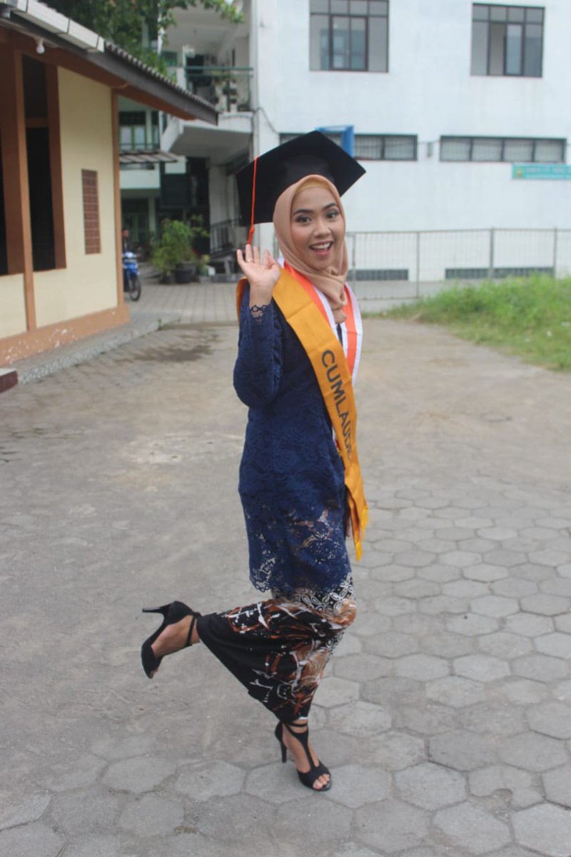 Sithaadewi's tweet photo. 👩‍🎓👩‍🎓 https://t.co/UsRFoIqmsg
