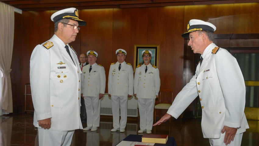 Armada_Arg's tweet photo. #BuenosAires En el salón “Almirante Brown” de la sede del Estado Mayor General de la Armada, asumió la Jefatura de Orgánica de la Armada el Capitán de Navío Víctor Néstor Casco. #EdificioLibertad + info >>> https://t.co/pg24S4EHZV https://t.co/7t3WsXE6TV