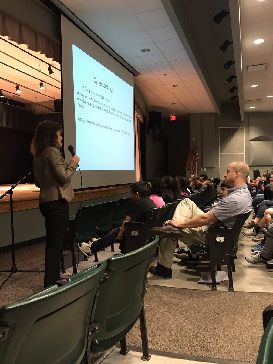kljackson12's tweet photo. NHC ADA Connie Jordan and NHCS Behavior Specialist Judy Stubblefield talk to College Park and Castle Hayne 5th graders and their parents about Cyberbullying. #nhcs https://t.co/fUJt3VVYXV