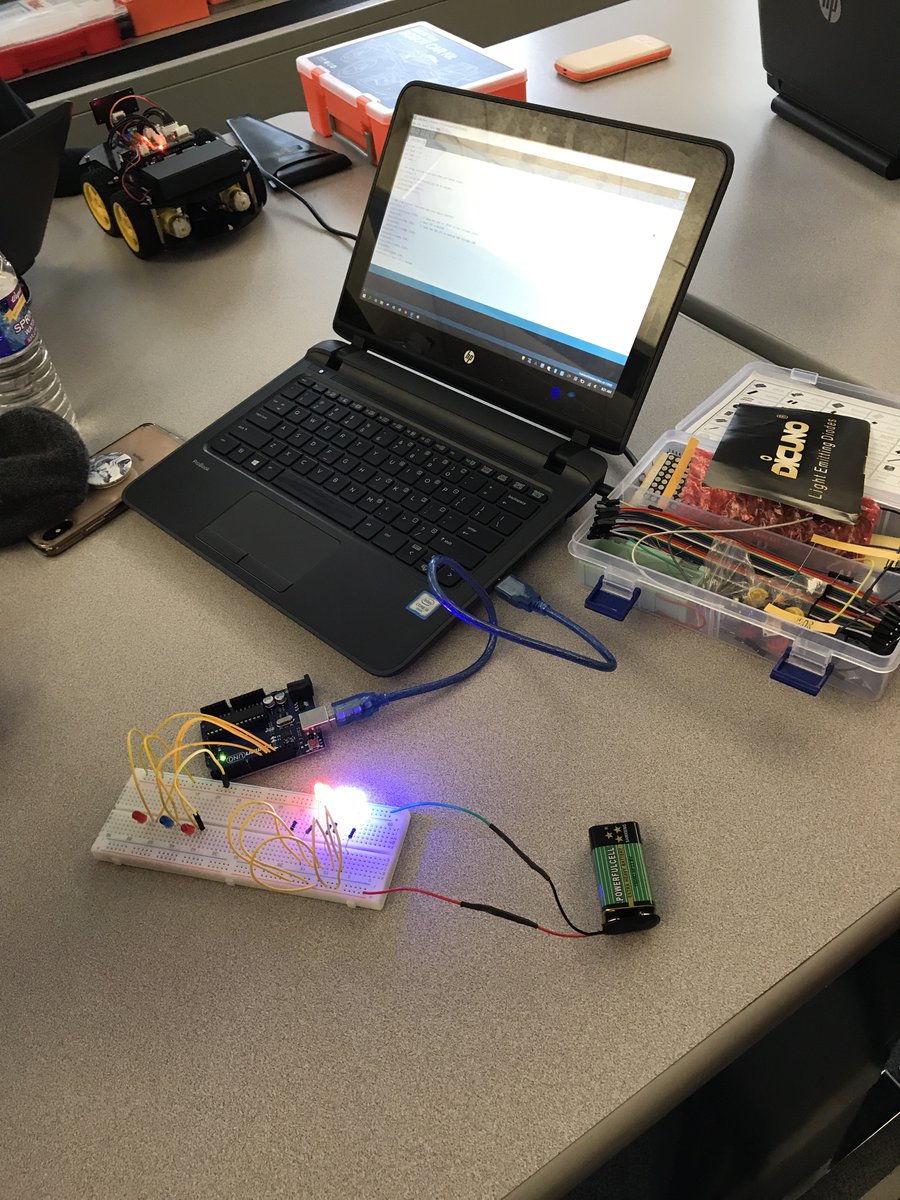 WFLPTECH's tweet photo. Programming and troubleshooting in #WFLPTECH TECH Core this morning. Lots of the 4 C’s happening and student engagement. Using robotics kits and #Arduino Breadboarding kits. Students choose their projects. https://t.co/JVW1QKZT75