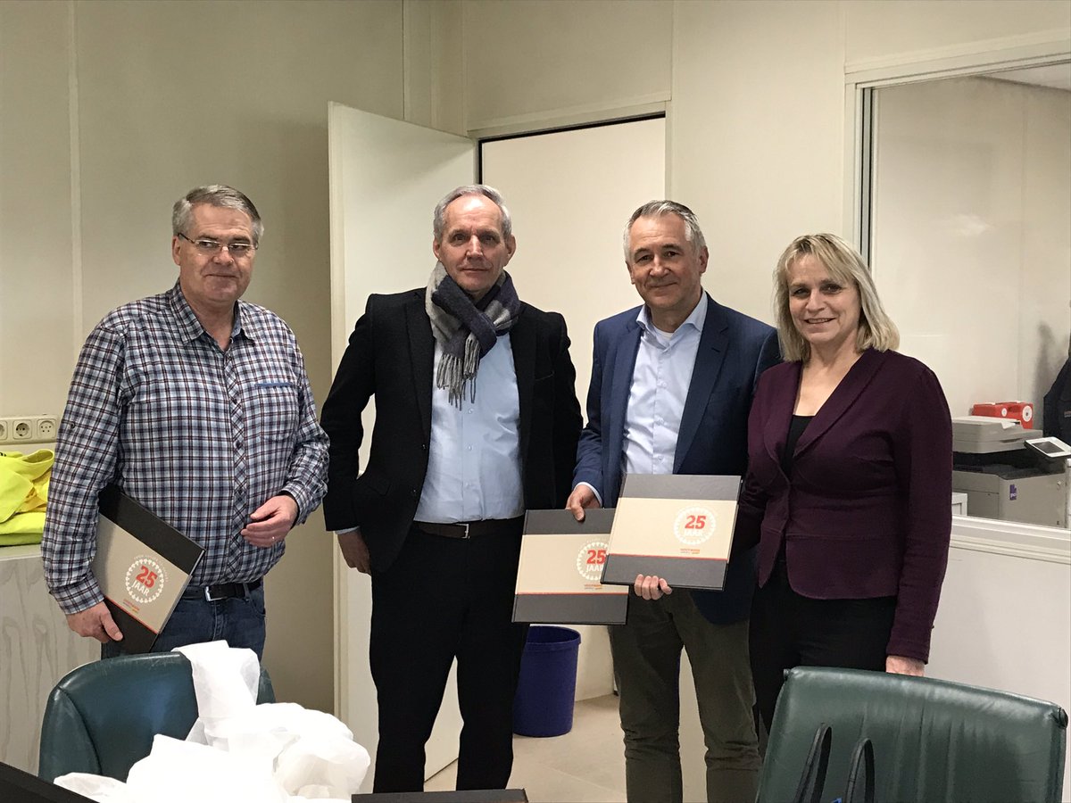 GFHuis's tweet image. Bedrijfsbezoek aan de champignonsector van @MSonnema van @minlnv Inzicht in duurzame sector #kringlooplandbouw met @GFHuis @LTONederland @RobBanken bij Hooymans Compost en Marc van Dormaele