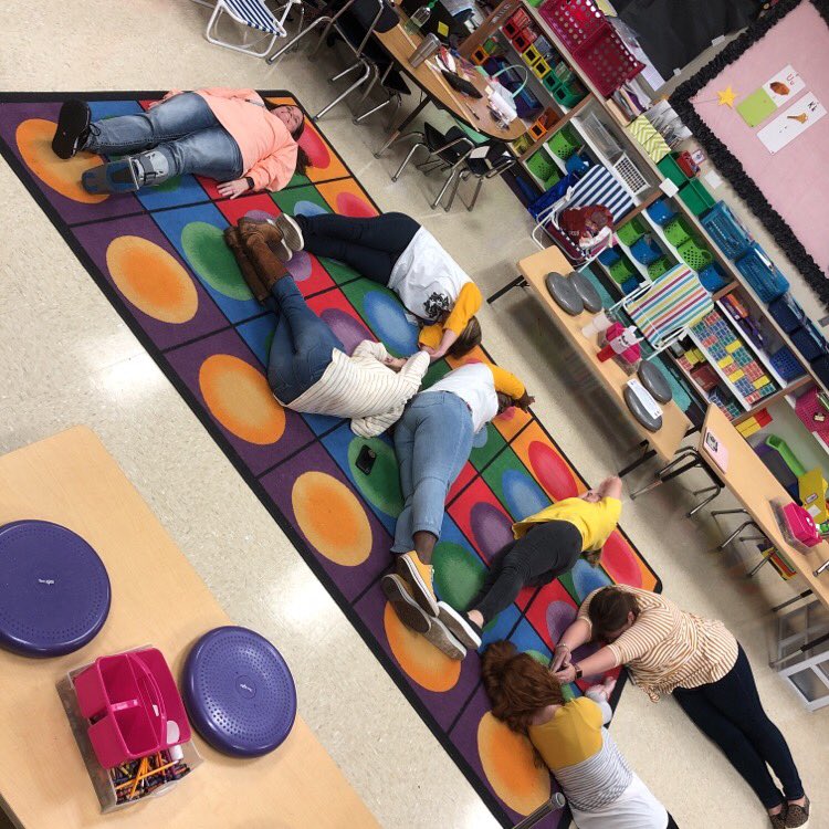 MrsPridesclass's tweet photo. Yellow house loves carpet time!
#glitterinmyhair
@MsB_MCES https://t.co/zbz4bYpUCC