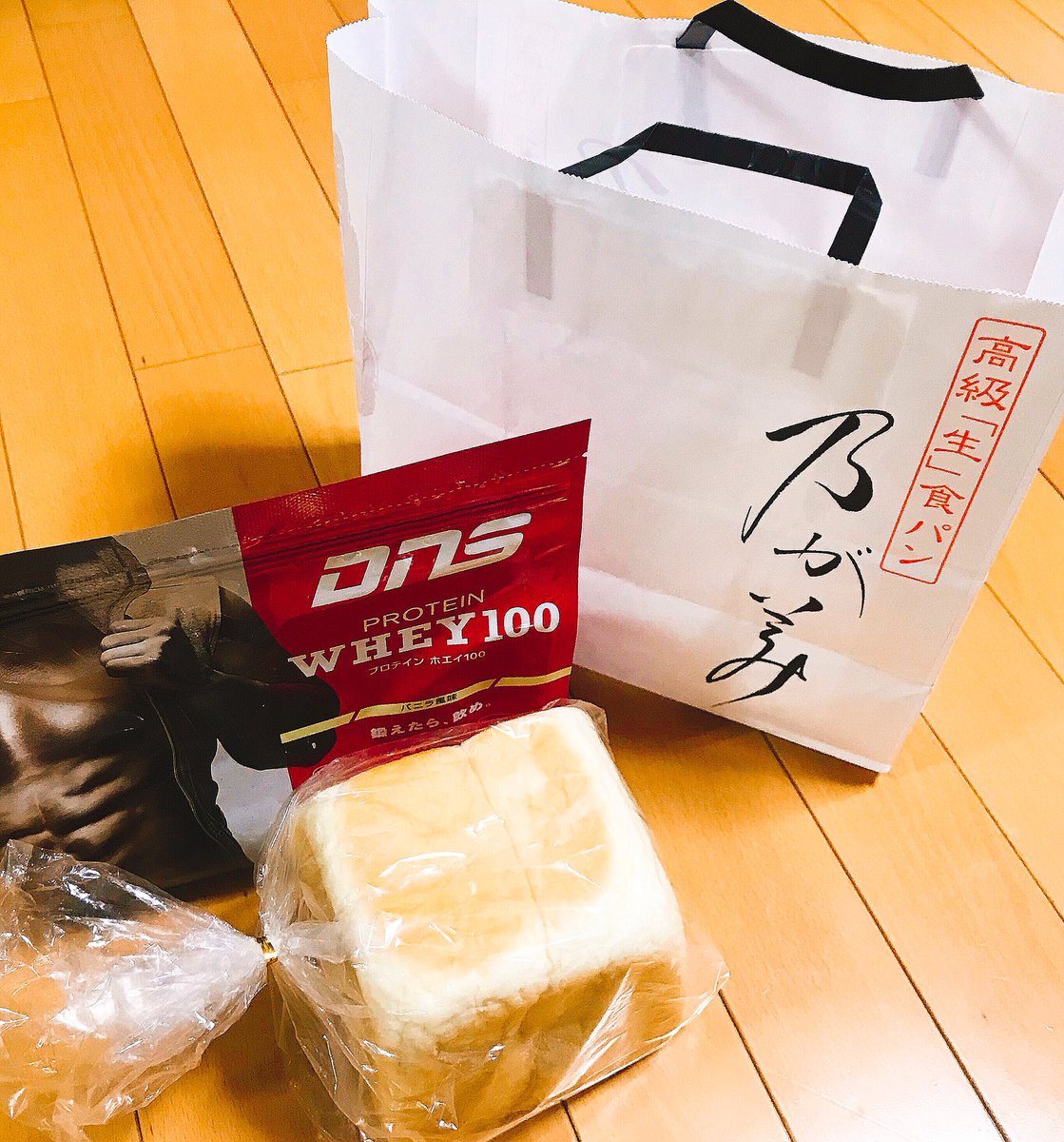 本日【カリーノお笑いライブ】ありがとうございました!ずっと食べてみたかった「高級生食パン〝乃が美″」とプロテイン頂きました!嬉しい!頑張ってパンプアップします!次回は4月26日です!またよろしくお願いします!